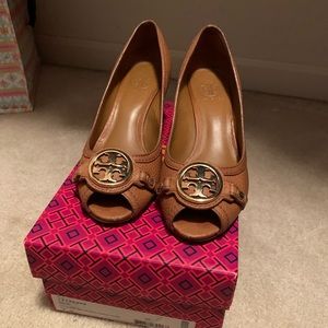 Tory Burch 7 1/2 tan leather wedge heels